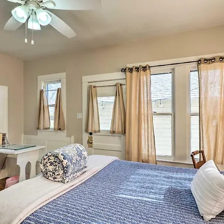 Georgetown Vacation Rental Close To Town Square!